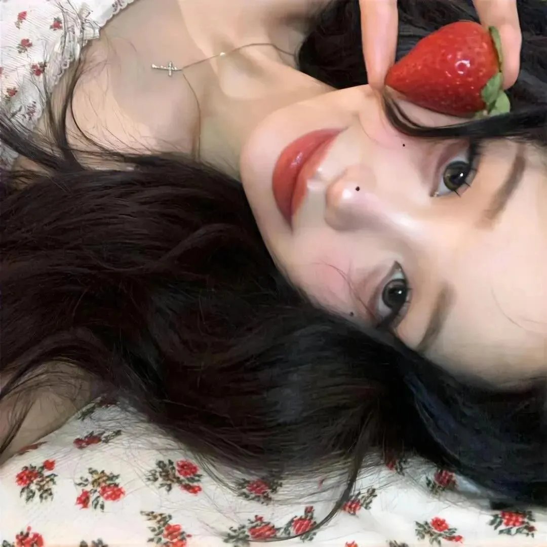 《镜中的女孩》